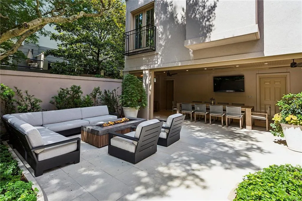 2525 Peachtree Road Ne Unit 32, Atlanta, Georgia 30305, 3 Bedrooms Bedrooms, ,3 BathroomsBathrooms,Residential,For Sale,2525 Peachtree Road Ne Unit 32,7529955