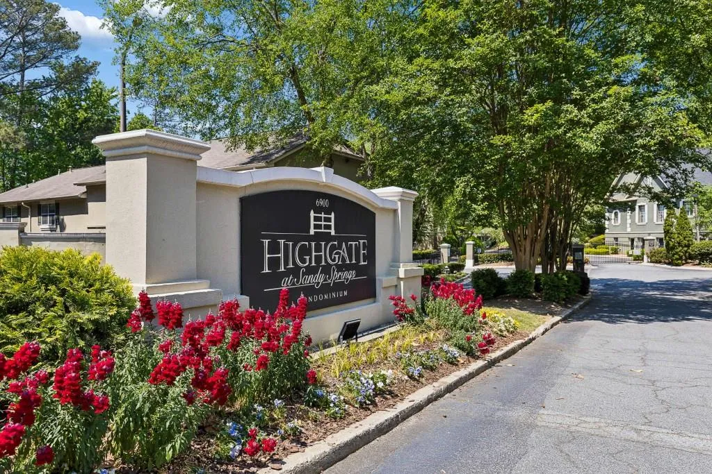 6900 Roswell Road Unit Q6, Atlanta, Georgia 30328, 2 Bedrooms Bedrooms, ,2 BathroomsBathrooms,Residential,For Sale,6900 Roswell Road Unit Q6,7761691