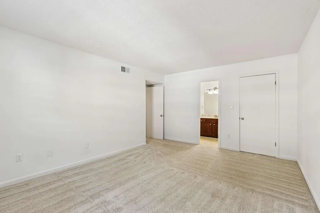 6900 Roswell Road Unit Q6, Atlanta, Georgia 30328, 2 Bedrooms Bedrooms, ,2 BathroomsBathrooms,Residential,For Sale,6900 Roswell Road Unit Q6,7761691