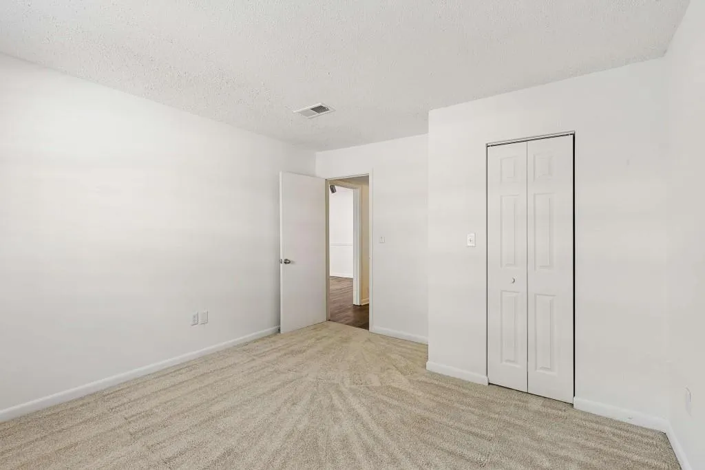 6900 Roswell Road Unit Q6, Atlanta, Georgia 30328, 2 Bedrooms Bedrooms, ,2 BathroomsBathrooms,Residential,For Sale,6900 Roswell Road Unit Q6,7761691