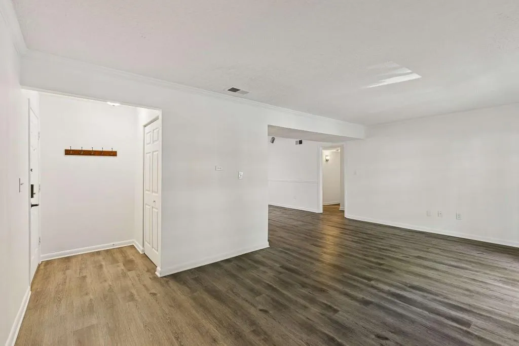 6900 Roswell Road Unit Q6, Atlanta, Georgia 30328, 2 Bedrooms Bedrooms, ,2 BathroomsBathrooms,Residential,For Sale,6900 Roswell Road Unit Q6,7761691