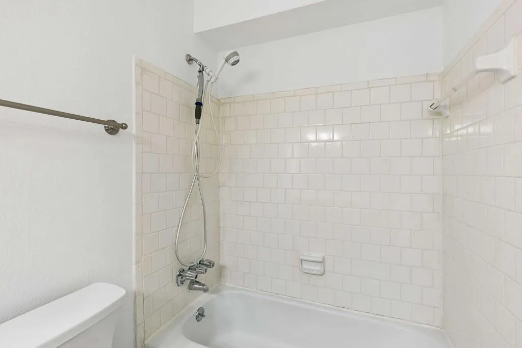 6900 Roswell Road Unit Q6, Atlanta, Georgia 30328, 2 Bedrooms Bedrooms, ,2 BathroomsBathrooms,Residential,For Sale,6900 Roswell Road Unit Q6,7761691