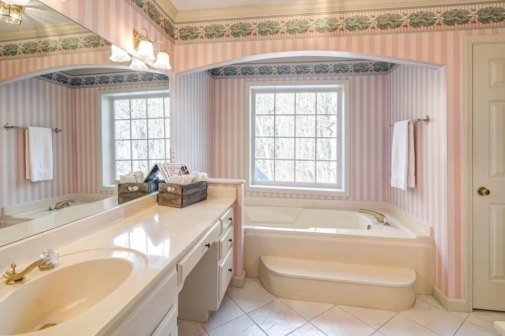 1540 Bakers Glen Drive, Sandy Springs, Georgia 30350, 5 Bedrooms Bedrooms, ,4 BathroomsBathrooms,Residential,Sold,1540 Bakers Glen Drive,5943442