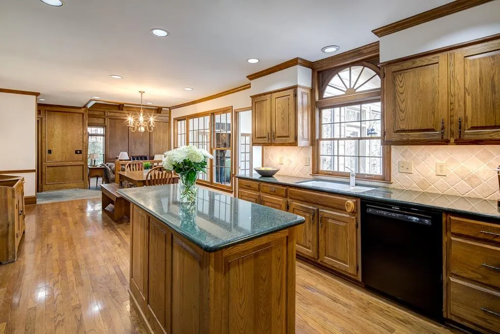 1540 Bakers Glen Drive, Sandy Springs, Georgia 30350, 5 Bedrooms Bedrooms, ,4 BathroomsBathrooms,Residential,Sold,1540 Bakers Glen Drive,5943442