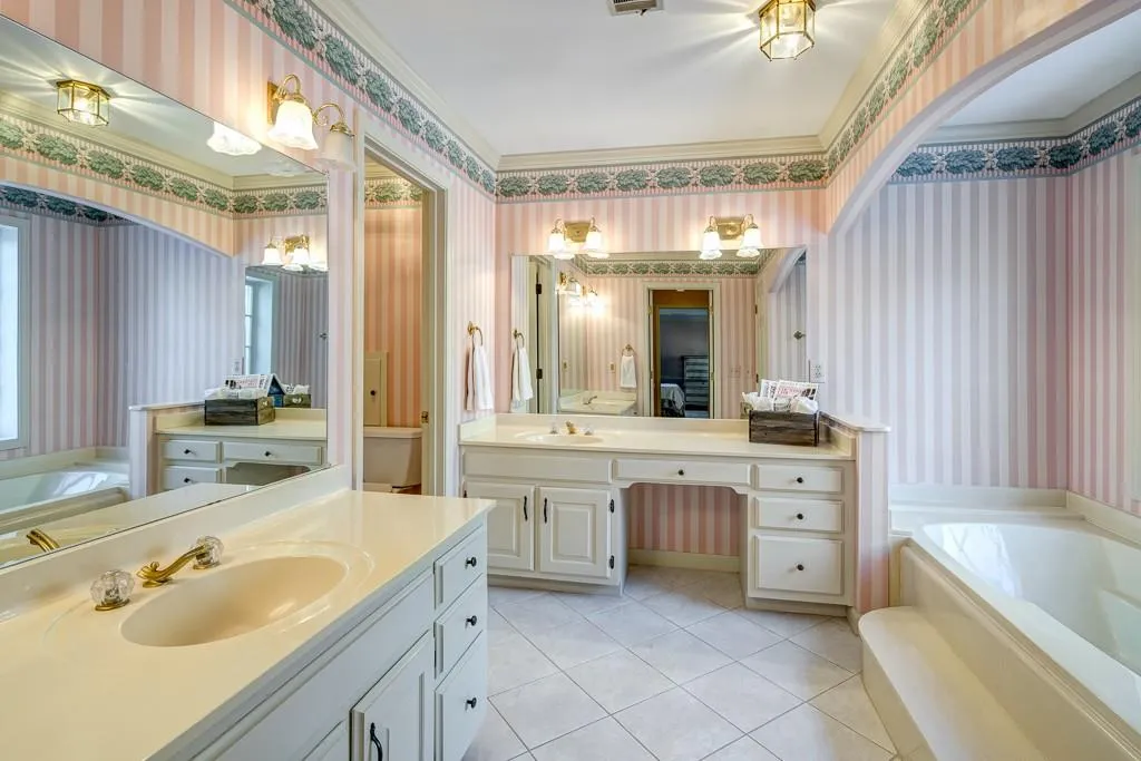 1540 Bakers Glen Drive, Sandy Springs, Georgia 30350, 5 Bedrooms Bedrooms, ,4 BathroomsBathrooms,Residential,Sold,1540 Bakers Glen Drive,5943442