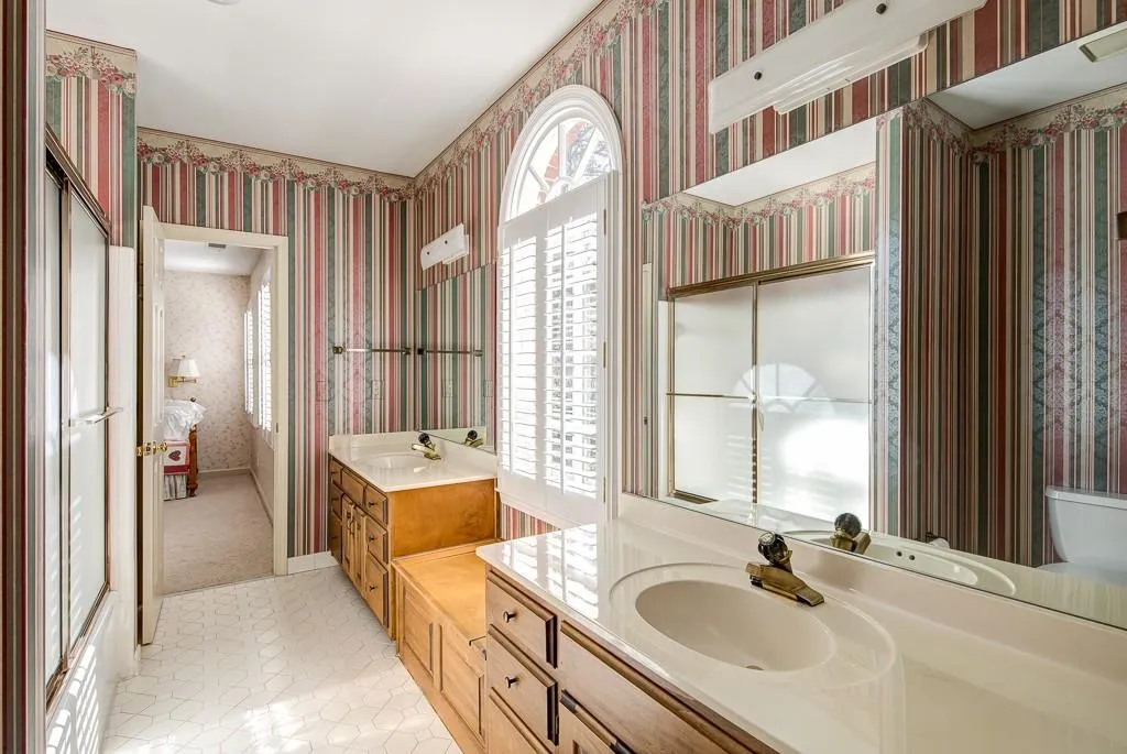 1540 Bakers Glen Drive, Sandy Springs, Georgia 30350, 5 Bedrooms Bedrooms, ,4 BathroomsBathrooms,Residential,Sold,1540 Bakers Glen Drive,5943442