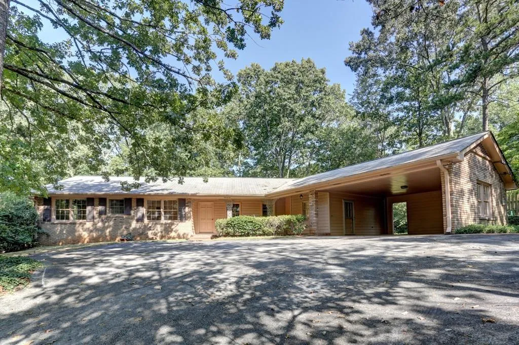 6410 Colewood Court, Sandy Springs, Georgia 30328, 3 Bedrooms Bedrooms, ,2 BathroomsBathrooms,Residential,Sold,6410 Colewood Court,5741785