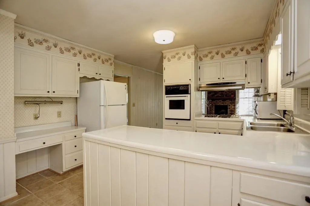 6410 Colewood Court, Sandy Springs, Georgia 30328, 3 Bedrooms Bedrooms, ,2 BathroomsBathrooms,Residential,Sold,6410 Colewood Court,5741785