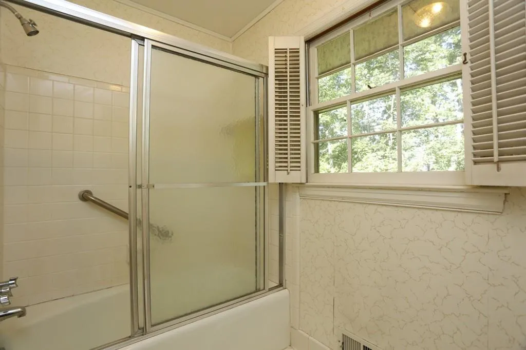 6410 Colewood Court, Sandy Springs, Georgia 30328, 3 Bedrooms Bedrooms, ,2 BathroomsBathrooms,Residential,Sold,6410 Colewood Court,5741785