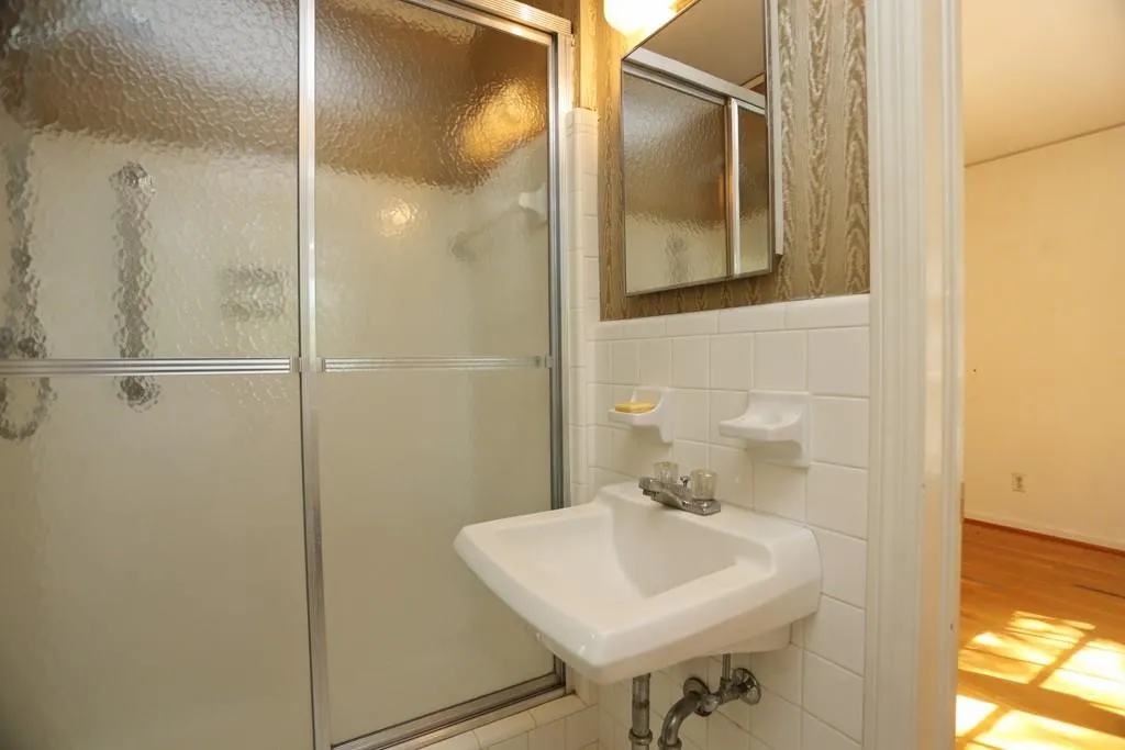 6410 Colewood Court, Sandy Springs, Georgia 30328, 3 Bedrooms Bedrooms, ,2 BathroomsBathrooms,Residential,Sold,6410 Colewood Court,5741785