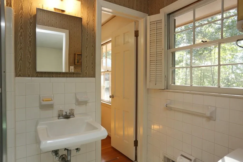 6410 Colewood Court, Sandy Springs, Georgia 30328, 3 Bedrooms Bedrooms, ,2 BathroomsBathrooms,Residential,Sold,6410 Colewood Court,5741785