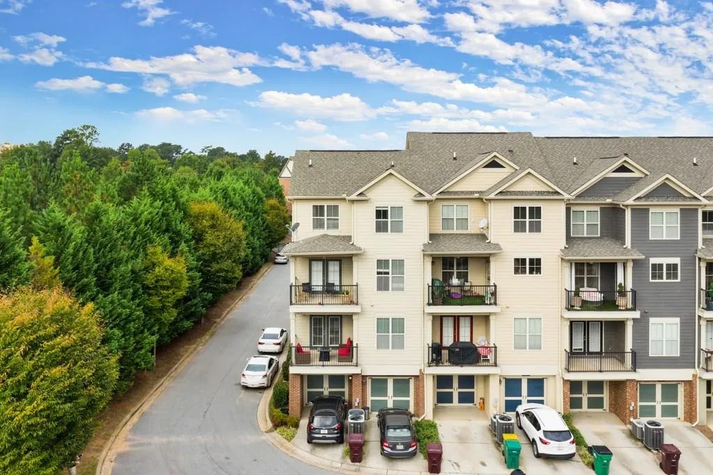 859 Perennial Drive, Atlanta, Georgia 30328, 2 Bedrooms Bedrooms, ,2 BathroomsBathrooms,Residential,Sold,859 Perennial Drive,6829645