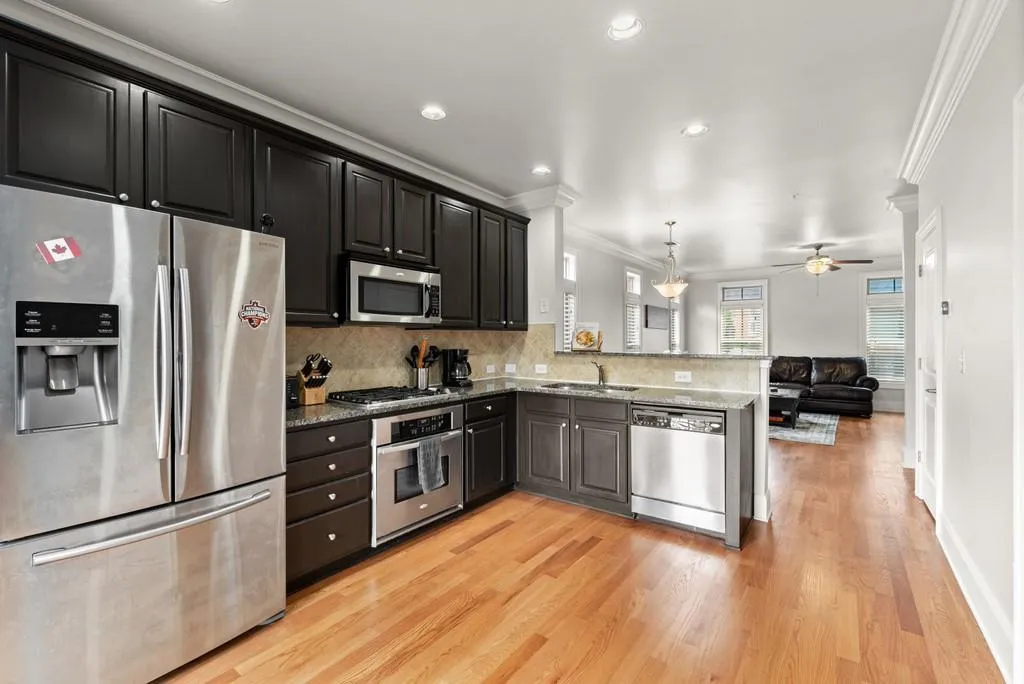 859 Perennial Drive, Atlanta, Georgia 30328, 2 Bedrooms Bedrooms, ,2 BathroomsBathrooms,Residential,Sold,859 Perennial Drive,6829645