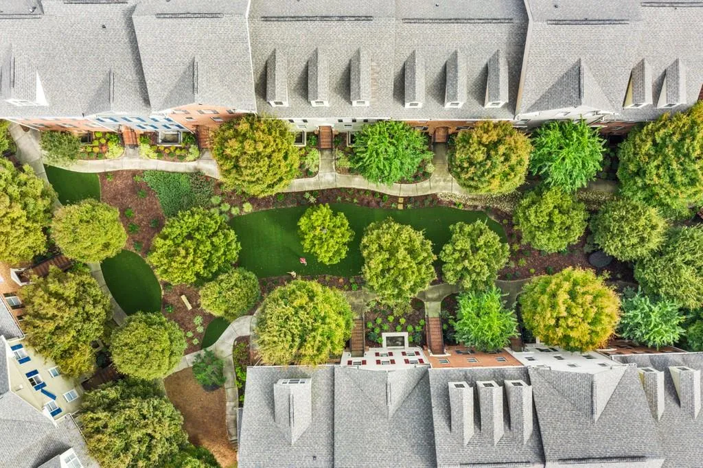 859 Perennial Drive, Atlanta, Georgia 30328, 2 Bedrooms Bedrooms, ,2 BathroomsBathrooms,Residential,Sold,859 Perennial Drive,6829645