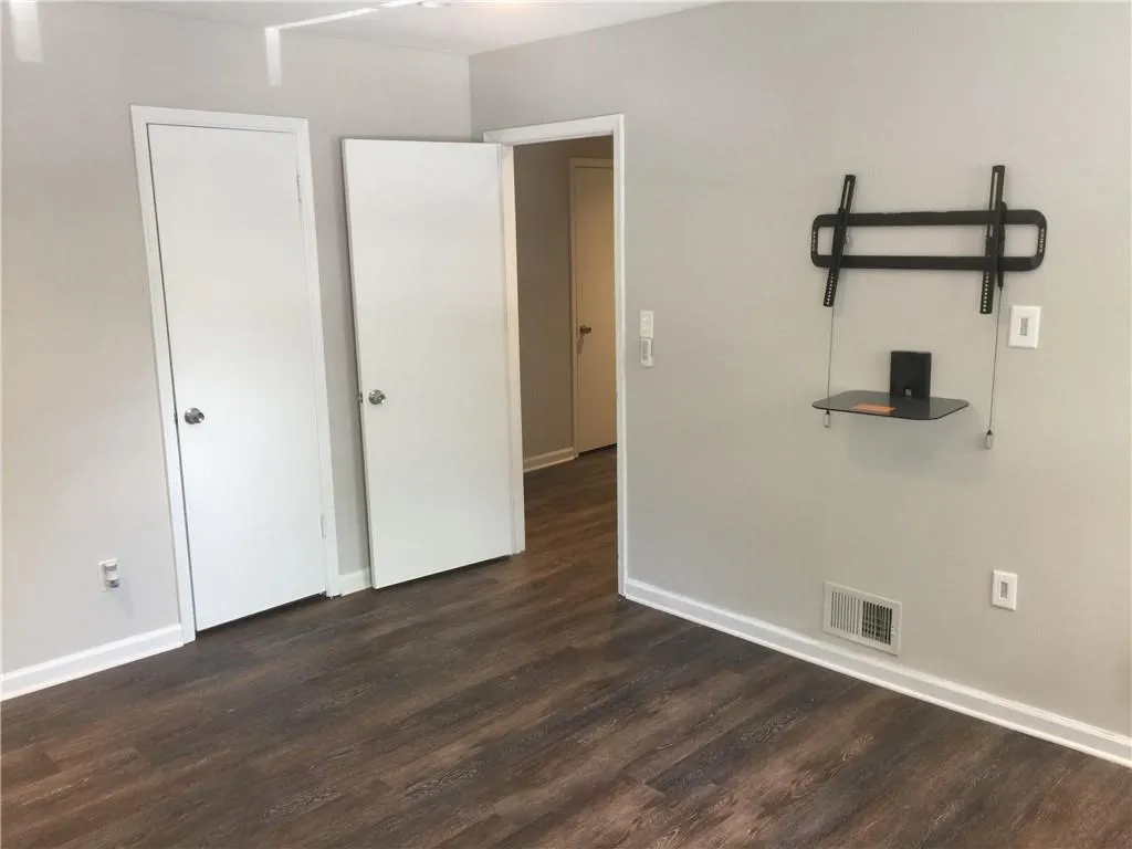 7750 Roswell Road Unit 10d, Sandy Springs, Georgia 30350, 2 Bedrooms Bedrooms, ,1 BathroomBathrooms,Residential,Sold,7750 Roswell Road Unit 10d,6555332