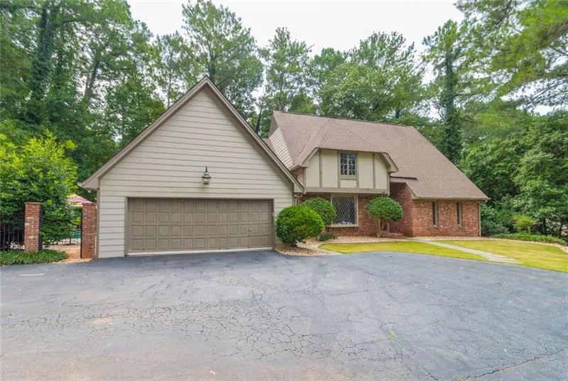 120 River North Drive, Sandy Springs, Georgia 30328, 6 Bedrooms Bedrooms, ,4 BathroomsBathrooms,Residential,Sold,120 River North Drive,6591108