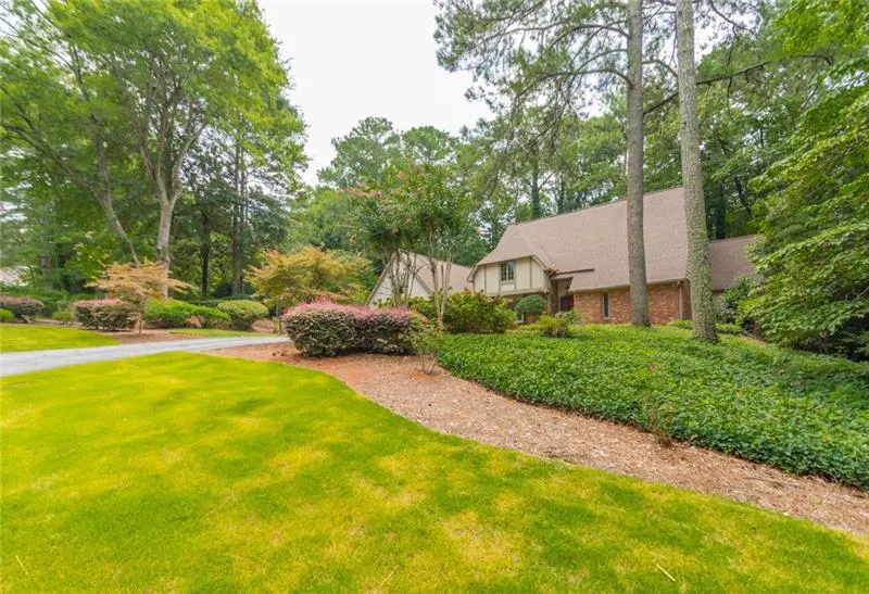 120 River North Drive, Sandy Springs, Georgia 30328, 6 Bedrooms Bedrooms, ,4 BathroomsBathrooms,Residential,Sold,120 River North Drive,6591108