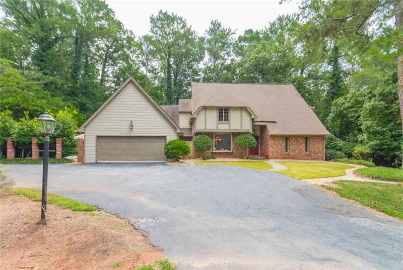 120 River North Drive, Sandy Springs, Georgia 30328, 6 Bedrooms Bedrooms, ,4 BathroomsBathrooms,Residential,Sold,120 River North Drive,6591108