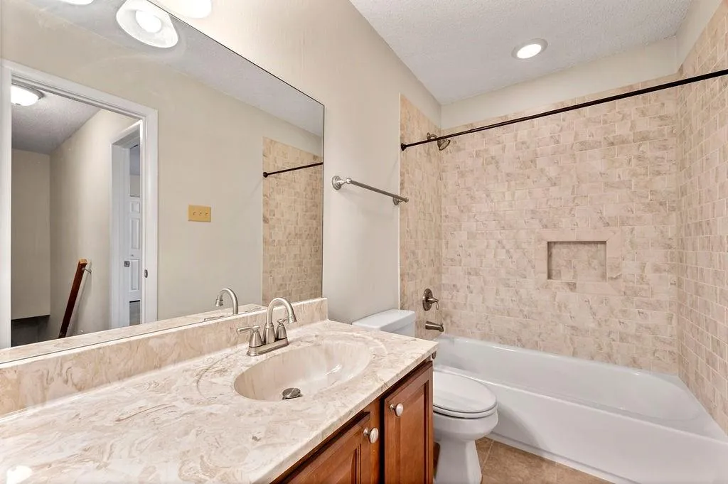 6900 Roswell Road Road Unit G3, Atlanta, Georgia 30328, 3 Bedrooms Bedrooms, ,2 BathroomsBathrooms,Residential,Sold,6900 Roswell Road Road Unit G3,7099372