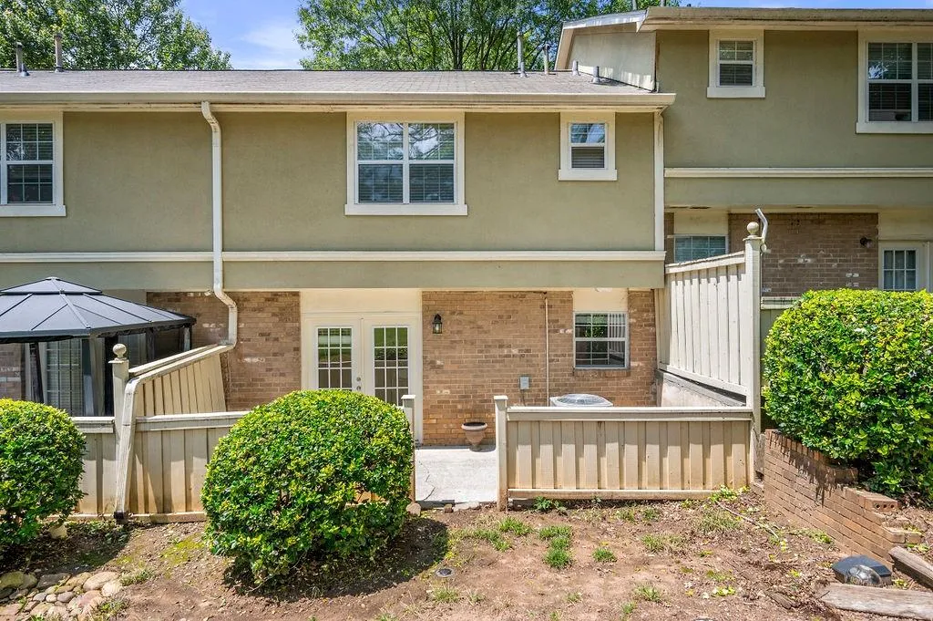 6900 Roswell Road Road Unit G3, Atlanta, Georgia 30328, 3 Bedrooms Bedrooms, ,2 BathroomsBathrooms,Residential,Sold,6900 Roswell Road Road Unit G3,7099372