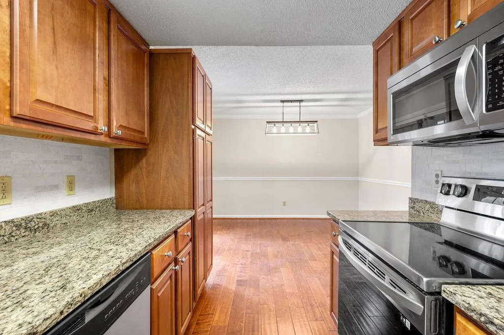 6900 Roswell Road Road Unit G3, Atlanta, Georgia 30328, 3 Bedrooms Bedrooms, ,2 BathroomsBathrooms,Residential,Sold,6900 Roswell Road Road Unit G3,7099372