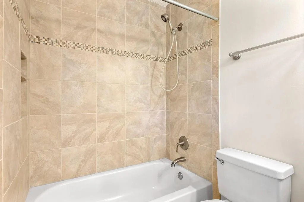 6900 Roswell Road Road Unit G3, Atlanta, Georgia 30328, 3 Bedrooms Bedrooms, ,2 BathroomsBathrooms,Residential,Sold,6900 Roswell Road Road Unit G3,7099372