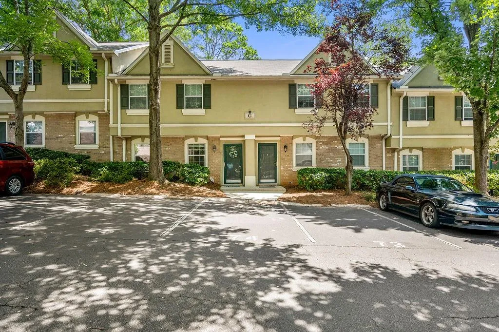 6900 Roswell Road Road Unit G3, Atlanta, Georgia 30328, 3 Bedrooms Bedrooms, ,2 BathroomsBathrooms,Residential,Sold,6900 Roswell Road Road Unit G3,7099372