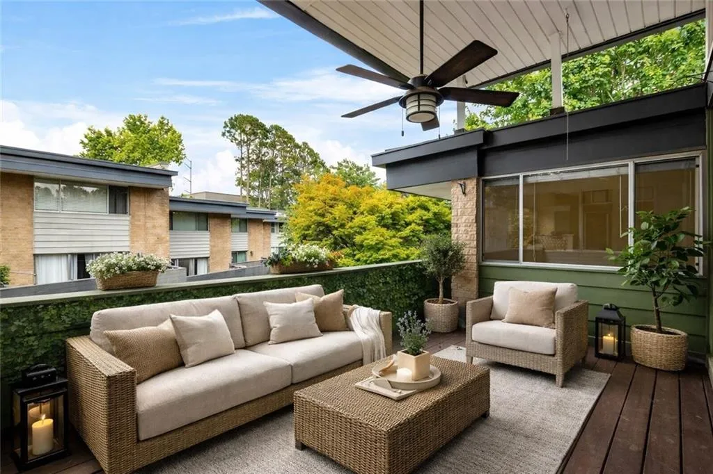 4300 Chastain Walk Ne Unit 20, Atlanta, Georgia 30342, 2 Bedrooms Bedrooms, 0 ,2 BathroomsBathrooms,Residential,For Sale,4300 Chastain Walk Ne Unit 20,7722023
