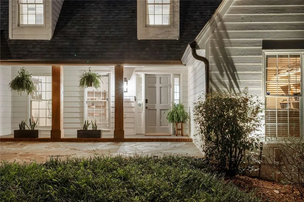 Doorway to property with a shingled roof