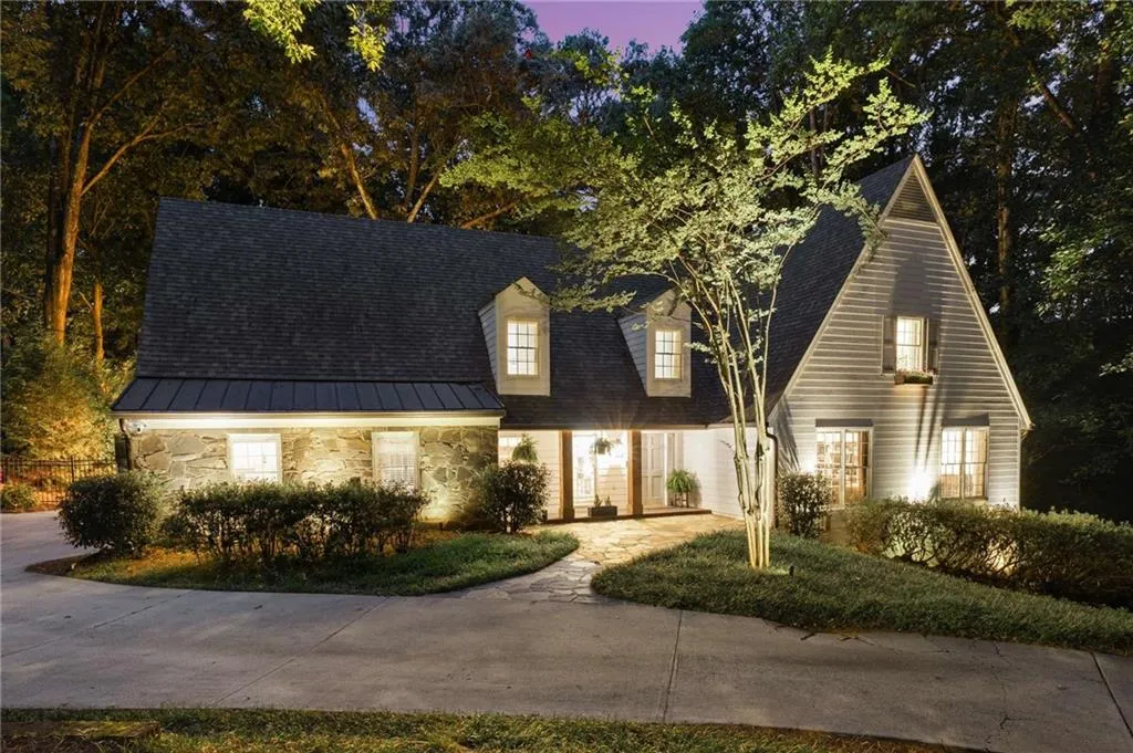 8940 Huntcliff Trace, Sandy Springs, Georgia 30350, 4 Bedrooms Bedrooms, ,3 BathroomsBathrooms,Residential,For Sale,8940 Huntcliff Trace,7612078