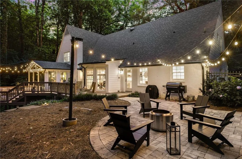 8940 Huntcliff Trace, Sandy Springs, Georgia 30350, 4 Bedrooms Bedrooms, ,3 BathroomsBathrooms,Residential,Sold,8940 Huntcliff Trace,7612078