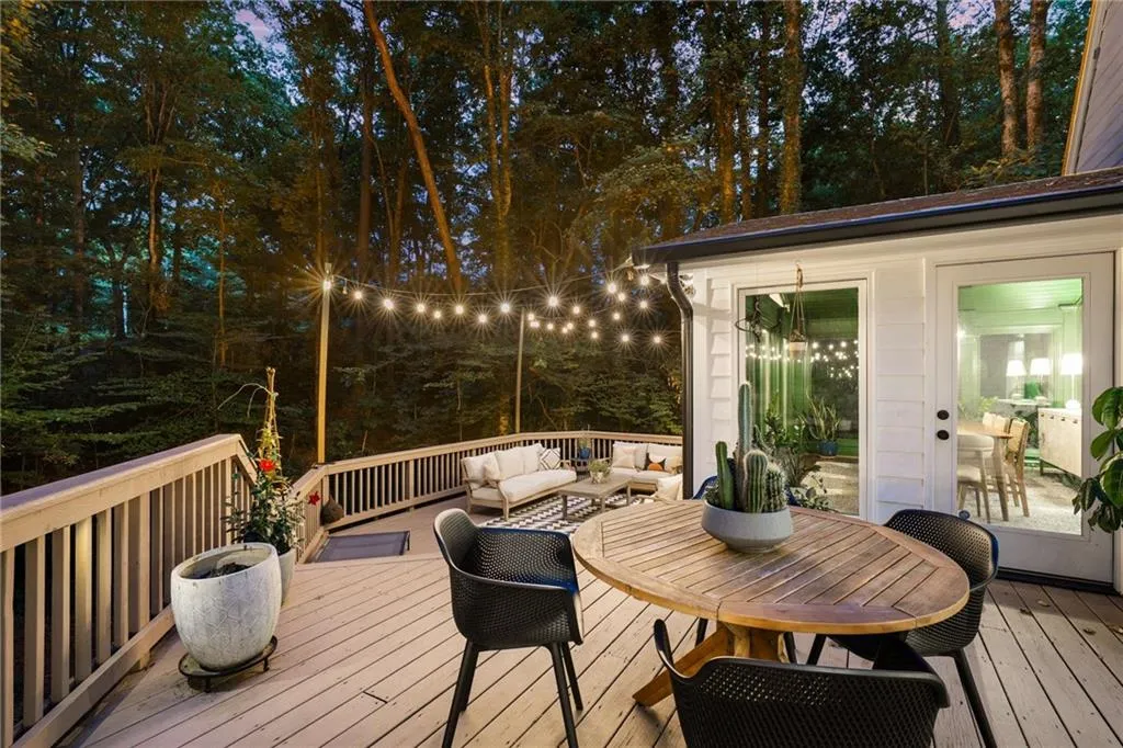 Deck featuring an outdoor hangout area