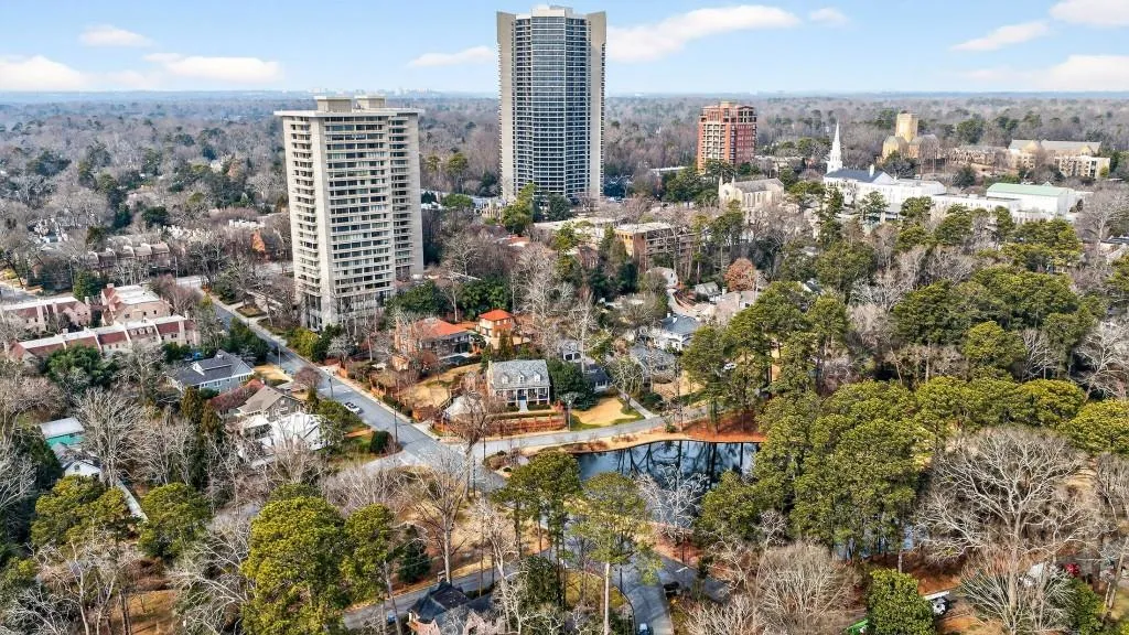 2575 Peachtree Road Ne Unit 7e, Atlanta, Georgia 30305, 3 Bedrooms Bedrooms, 0 ,2 BathroomsBathrooms,Residential,For Sale,2575 Peachtree Road Ne Unit 7e,7716806