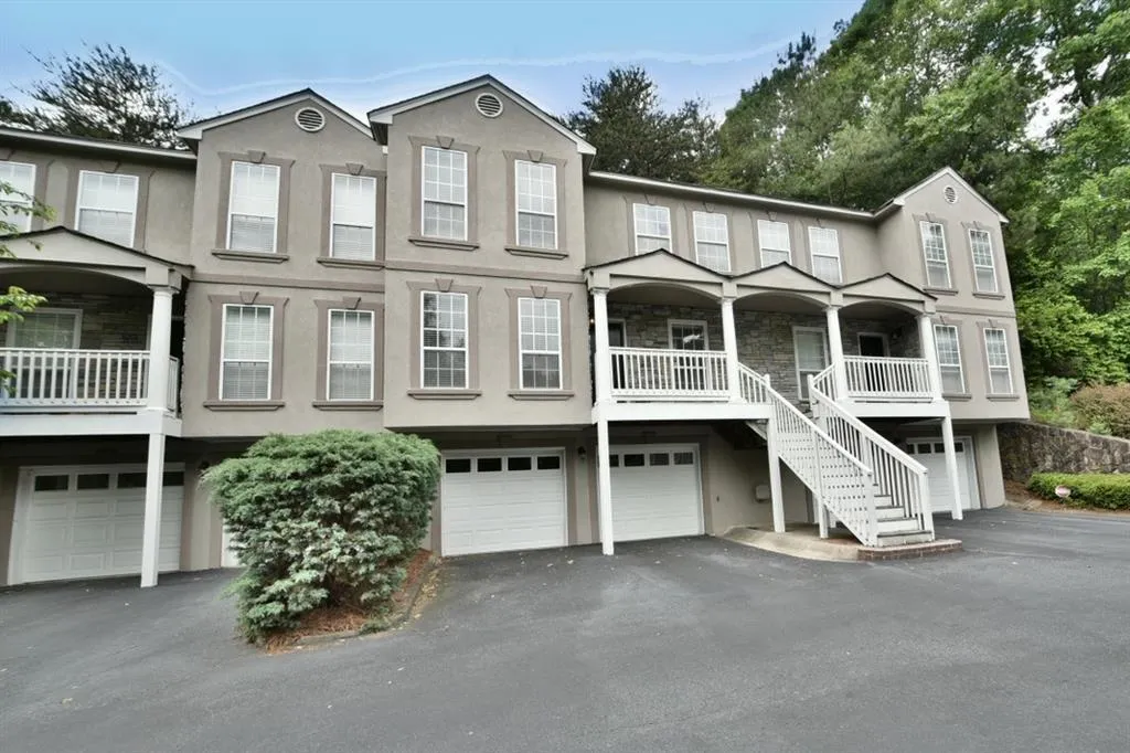 703 Masons Creek Circle, Sandy Springs, Georgia 30350, 2 Bedrooms Bedrooms, ,2 BathroomsBathrooms,Residential,Sold,703 Masons Creek Circle,5689345