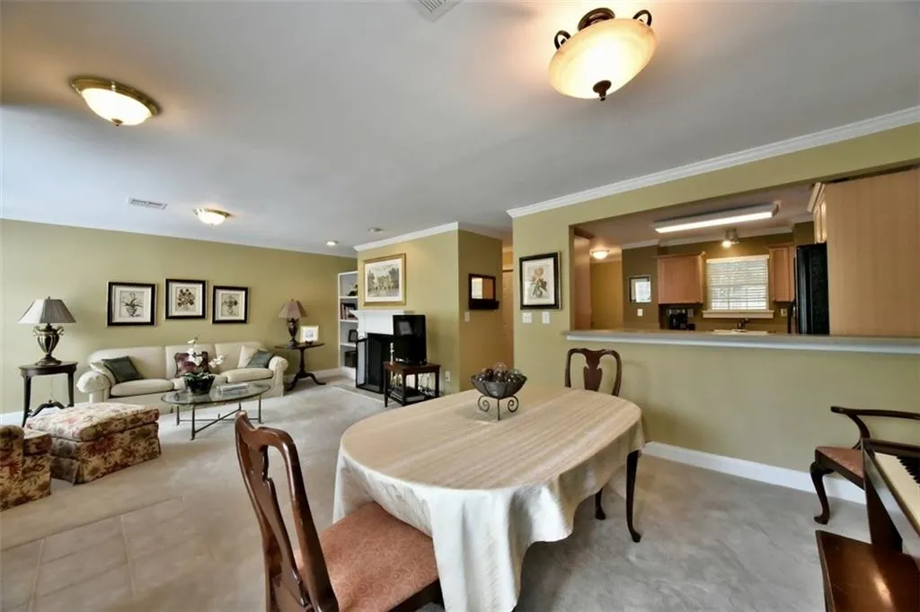 703 Masons Creek Circle, Sandy Springs, Georgia 30350, 2 Bedrooms Bedrooms, ,2 BathroomsBathrooms,Residential,Sold,703 Masons Creek Circle,5689345