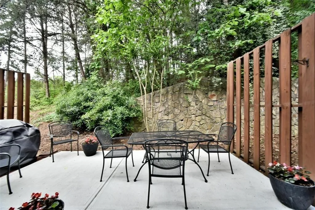 703 Masons Creek Circle, Sandy Springs, Georgia 30350, 2 Bedrooms Bedrooms, ,2 BathroomsBathrooms,Residential,Sold,703 Masons Creek Circle,5689345