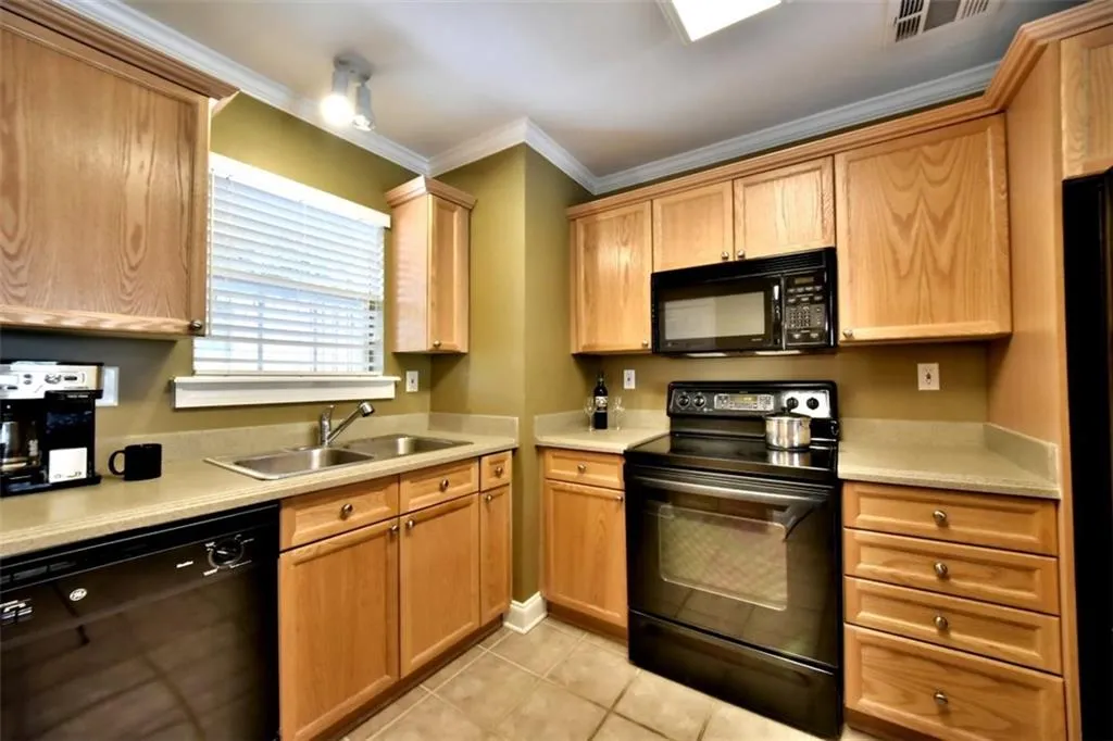 703 Masons Creek Circle, Sandy Springs, Georgia 30350, 2 Bedrooms Bedrooms, ,2 BathroomsBathrooms,Residential,Sold,703 Masons Creek Circle,5689345