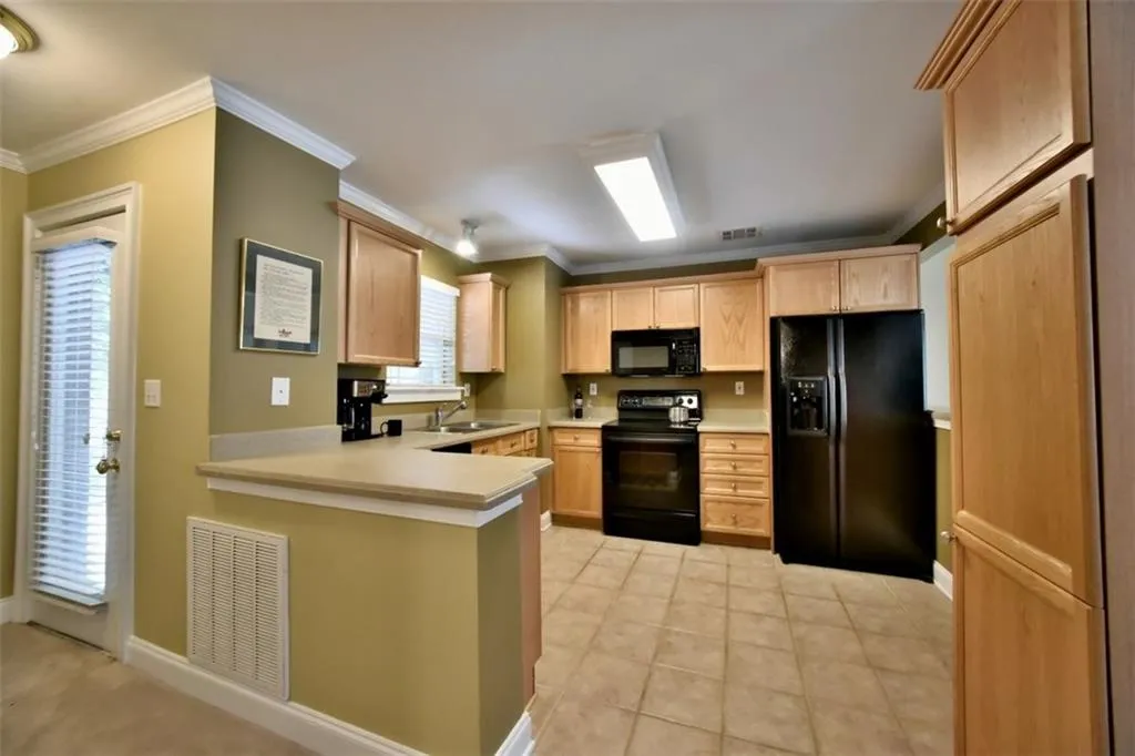 703 Masons Creek Circle, Sandy Springs, Georgia 30350, 2 Bedrooms Bedrooms, ,2 BathroomsBathrooms,Residential,Sold,703 Masons Creek Circle,5689345