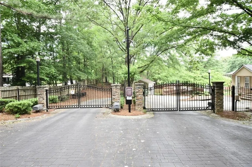 703 Masons Creek Circle, Sandy Springs, Georgia 30350, 2 Bedrooms Bedrooms, ,2 BathroomsBathrooms,Residential,Sold,703 Masons Creek Circle,5689345