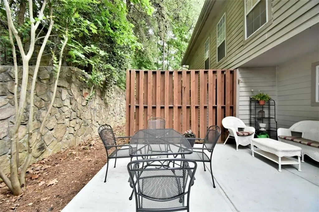 703 Masons Creek Circle, Sandy Springs, Georgia 30350, 2 Bedrooms Bedrooms, ,2 BathroomsBathrooms,Residential,Sold,703 Masons Creek Circle,5689345
