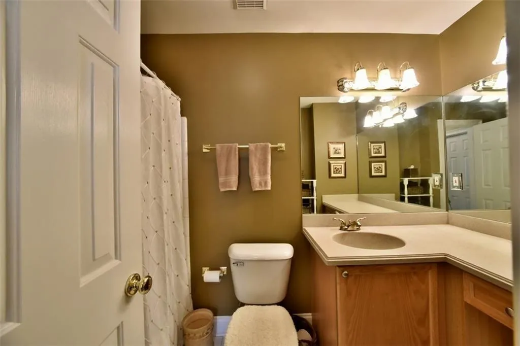 703 Masons Creek Circle, Sandy Springs, Georgia 30350, 2 Bedrooms Bedrooms, ,2 BathroomsBathrooms,Residential,Sold,703 Masons Creek Circle,5689345