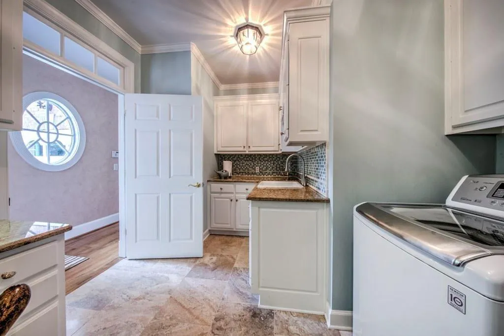 125 Sentinae Close, Sandy Springs, Georgia 30350, 5 Bedrooms Bedrooms, ,6 BathroomsBathrooms,Residential,Sold,125 Sentinae Close,6510263