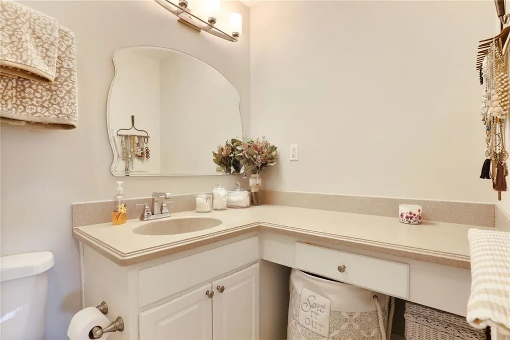 1303 Masons Creek Circle, Sandy Springs, Georgia 30350, 3 Bedrooms Bedrooms, ,2 BathroomsBathrooms,Residential,Sold,1303 Masons Creek Circle,6752818