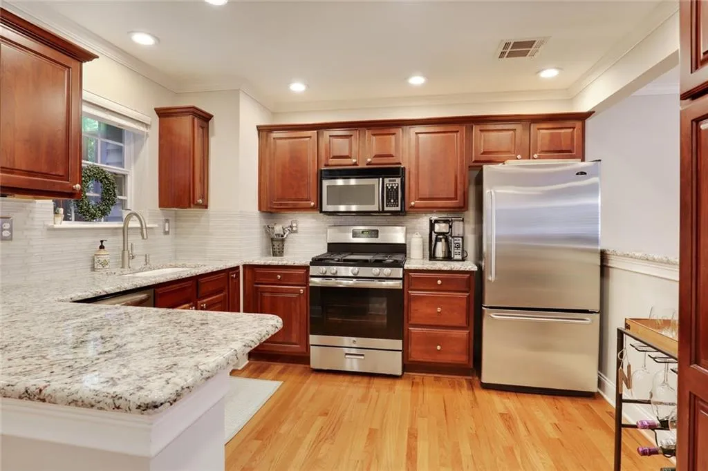 1303 Masons Creek Circle, Sandy Springs, Georgia 30350, 3 Bedrooms Bedrooms, ,2 BathroomsBathrooms,Residential,Sold,1303 Masons Creek Circle,6752818