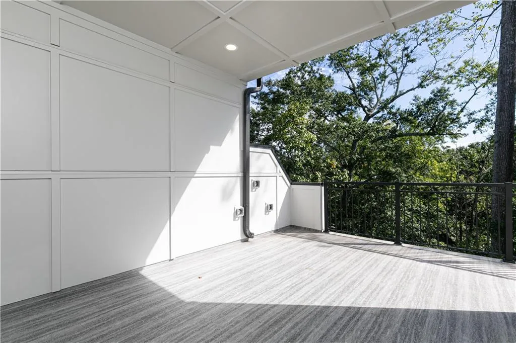 Expansive terrace for entertaining.