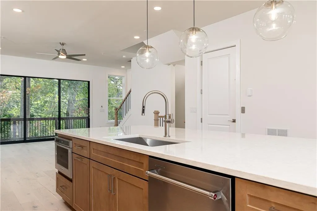 2184 Crestview Drive Unit 56, Brookhaven, Georgia 30319, 4 Bedrooms Bedrooms, ,4 BathroomsBathrooms,Residential,For Sale,2184 Crestview Drive Unit 56,7672441