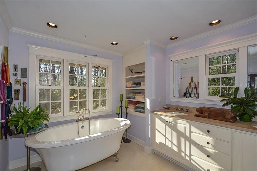 570 Valley Lane, Sandy Springs, Georgia 30328, 3 Bedrooms Bedrooms, ,2 BathroomsBathrooms,Residential,Sold,570 Valley Lane,5981656