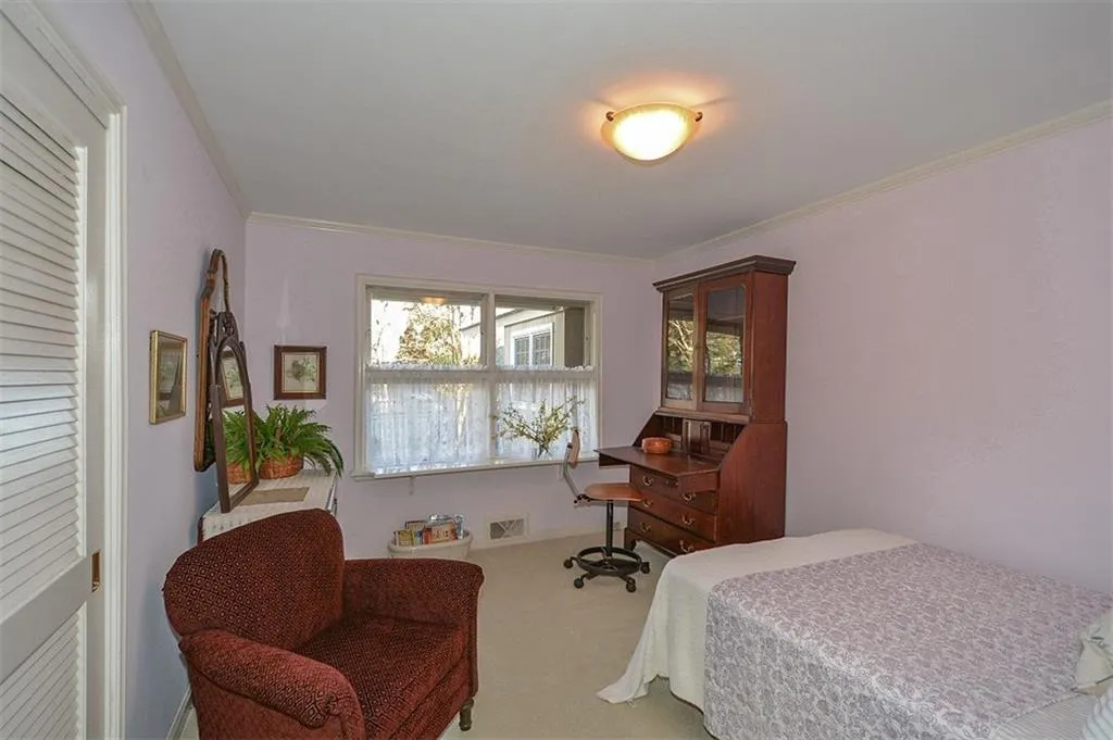 570 Valley Lane, Sandy Springs, Georgia 30328, 3 Bedrooms Bedrooms, ,2 BathroomsBathrooms,Residential,Sold,570 Valley Lane,5981656