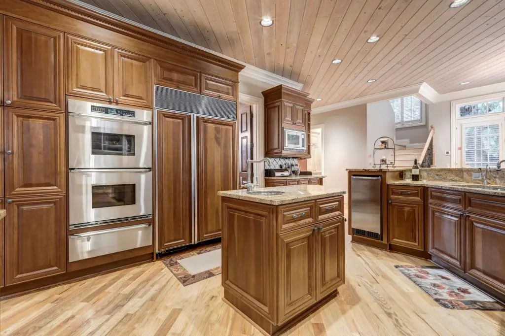 5455 Claire Rose Lane, Sandy Springs, Georgia 30327, 6 Bedrooms Bedrooms, ,6 BathroomsBathrooms,Residential,Sold,5455 Claire Rose Lane,6096784