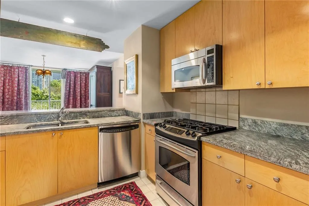 3338 Peachtree Road Ne Unit 407, Atlanta, Georgia 30326, 2 Bedrooms Bedrooms, ,2 BathroomsBathrooms,Residential,For Sale,3338 Peachtree Road Ne Unit 407,7662475